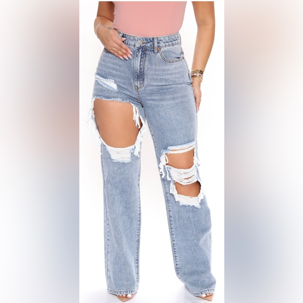 🔥 Sassy Straight Leg Distressed Jeans – Size 13 🔥